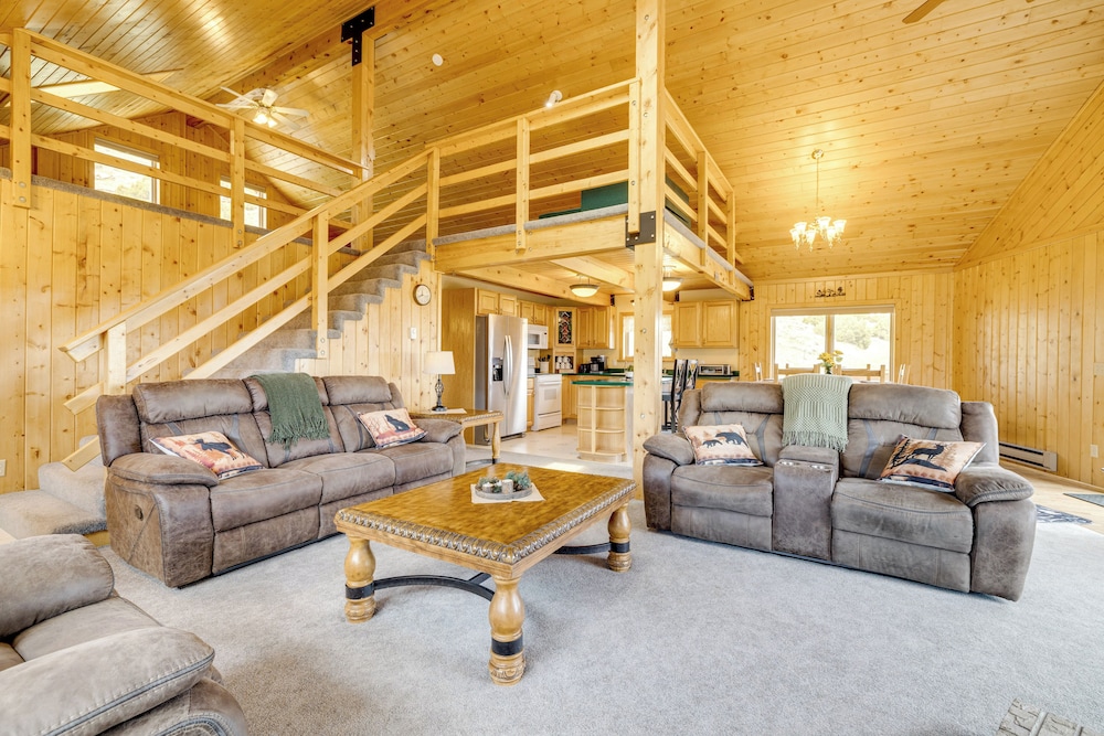 Walk to Sinks Canyon State Park: Spacious Home!