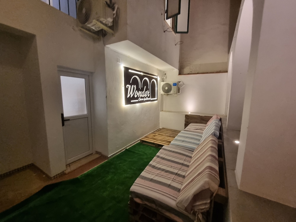 Wonder Charm Guesthouse