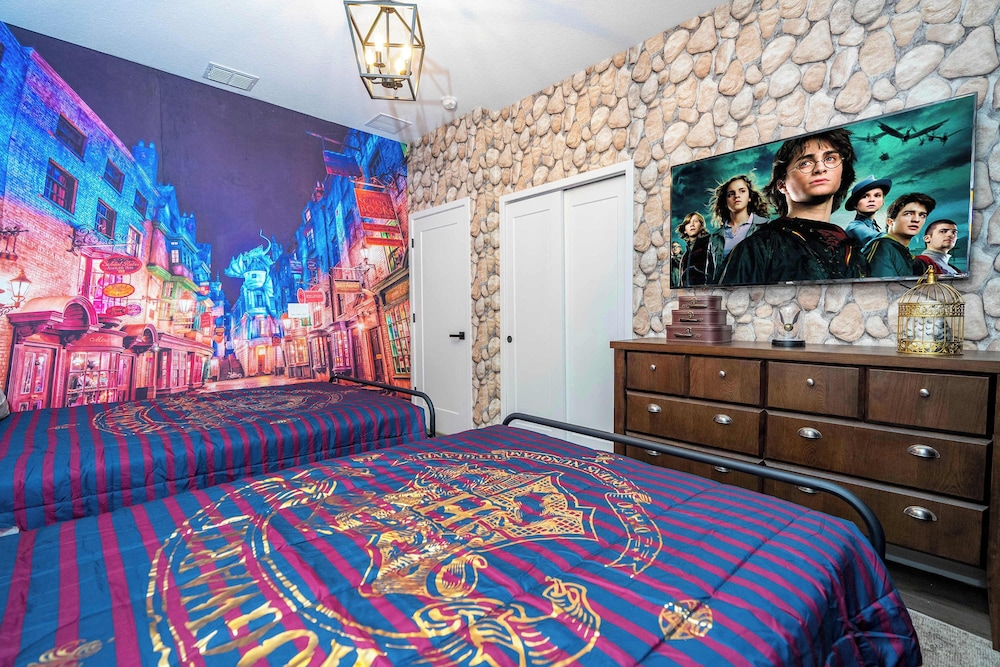 Stylish Home Near Disney Themed Rooms Pool