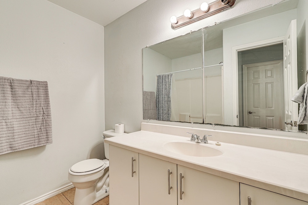 4 Mi to Dtwn Brownsville: Family Home w/ Yard!