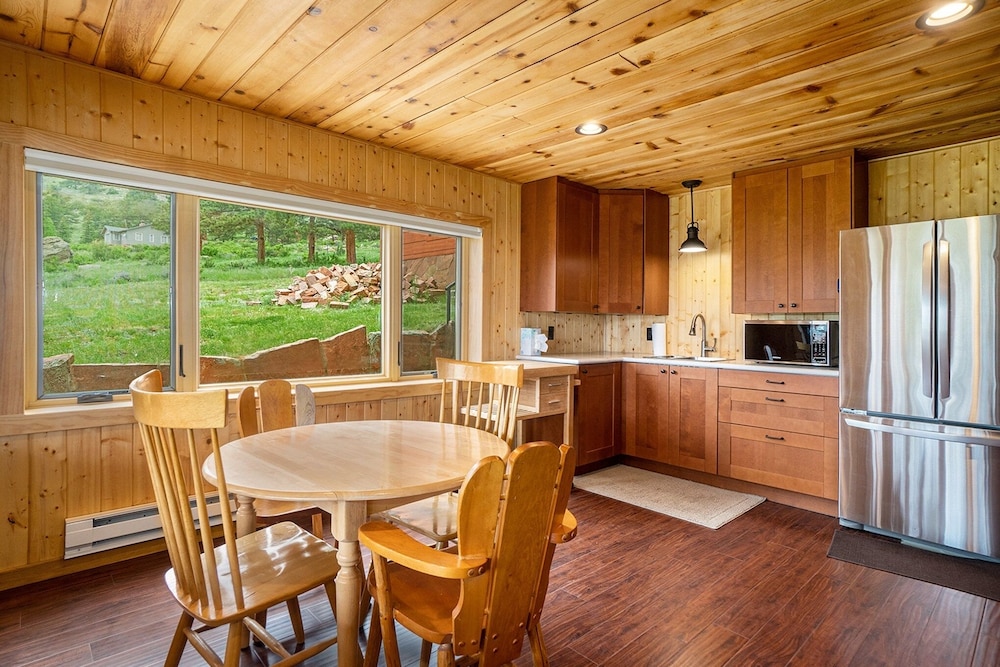 Frontier Mountain Retreat - Monthly Long-term Vacation Rental 30 Days Minimum -- Estes Park 1 Bedroom Apts by RedAwning - Property Image 27