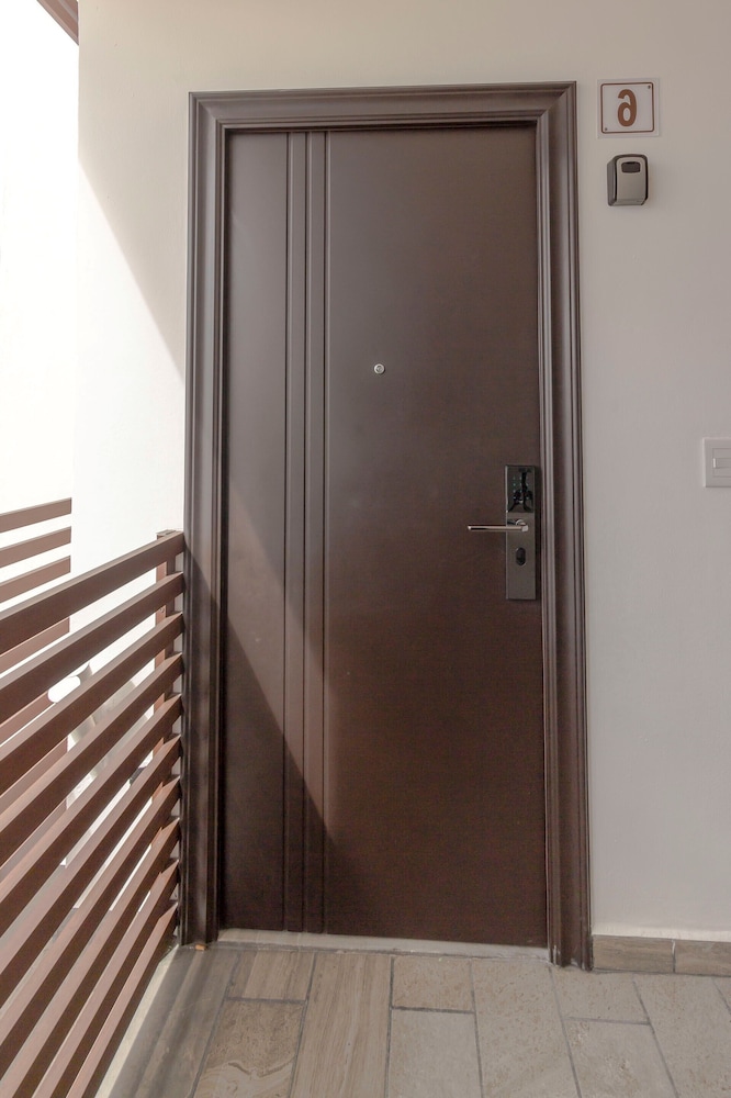 Breezy & Bright Full Apartment