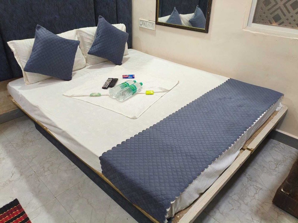 Shri Radha hotels