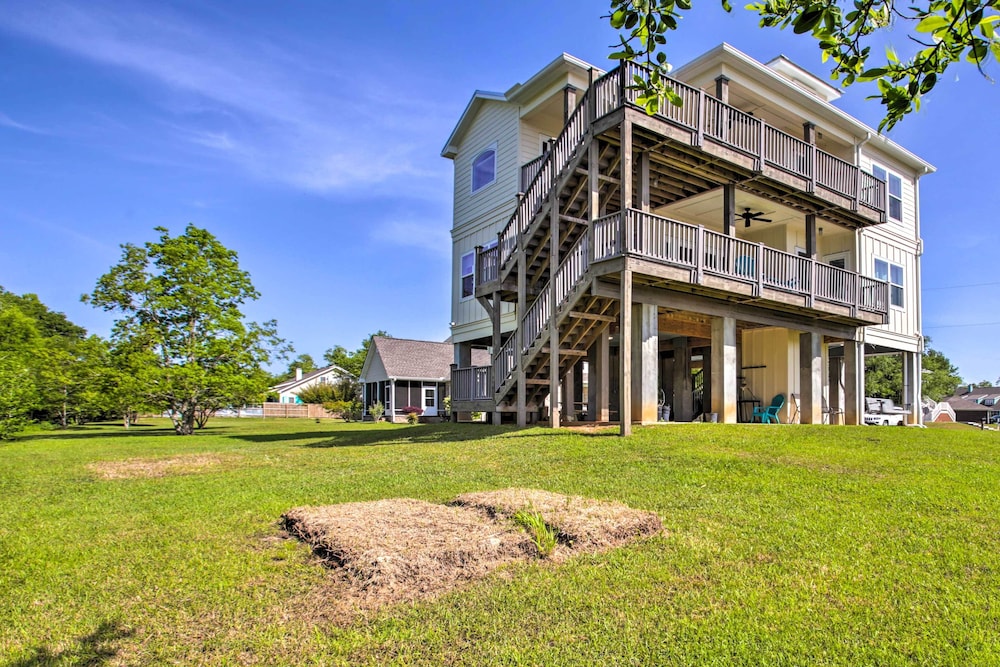 Waveland Abode w/ Patio, Walk to Beach! view 3