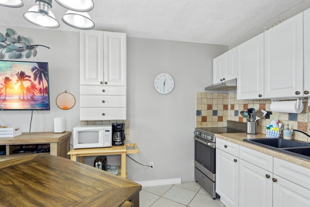 Estero Beach & Tennis Club-penthouse 3A