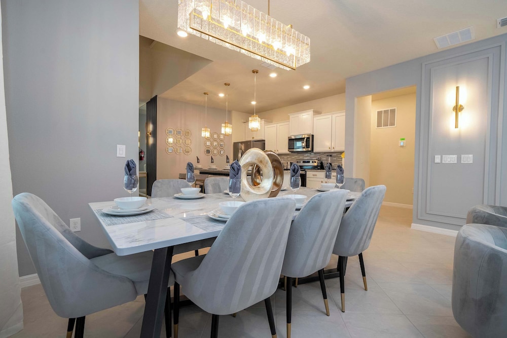 Stunning 7Bd Jacuzzi Pool & Close To Disney @ Windsor Cay 16217