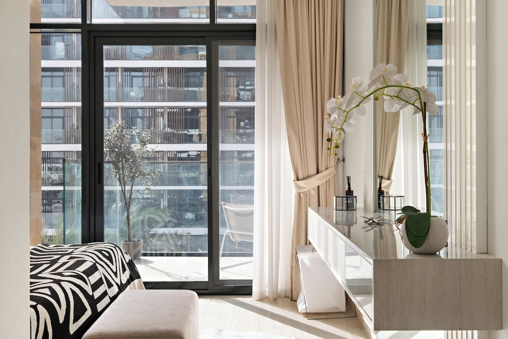 1BR Azizi Riviera B7 Pool View