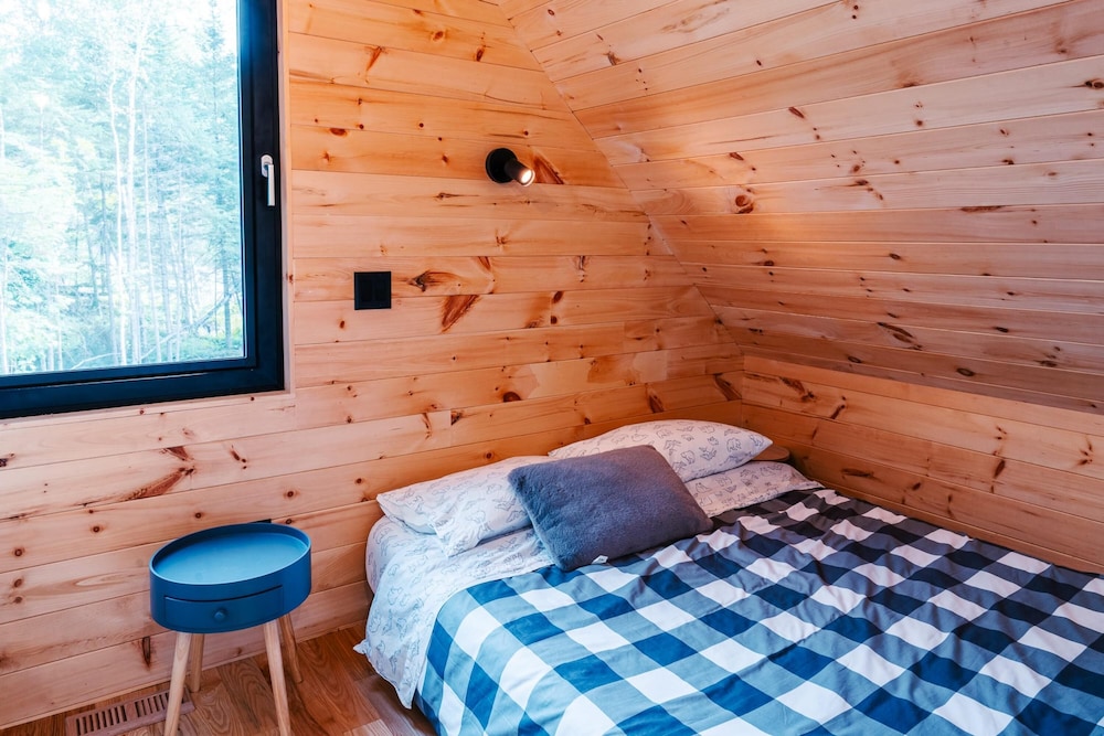 Bright Chalet With hot tub and Indoor Sauna