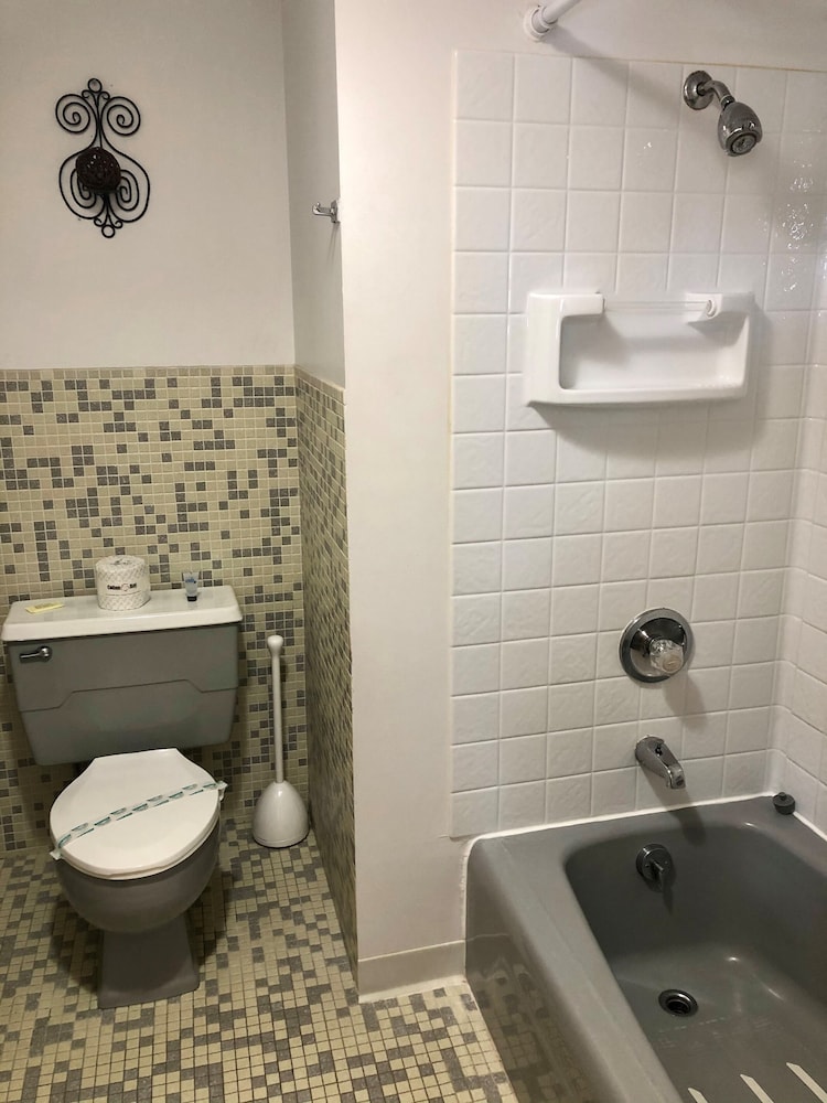 Budget Host Cloverland Motel
