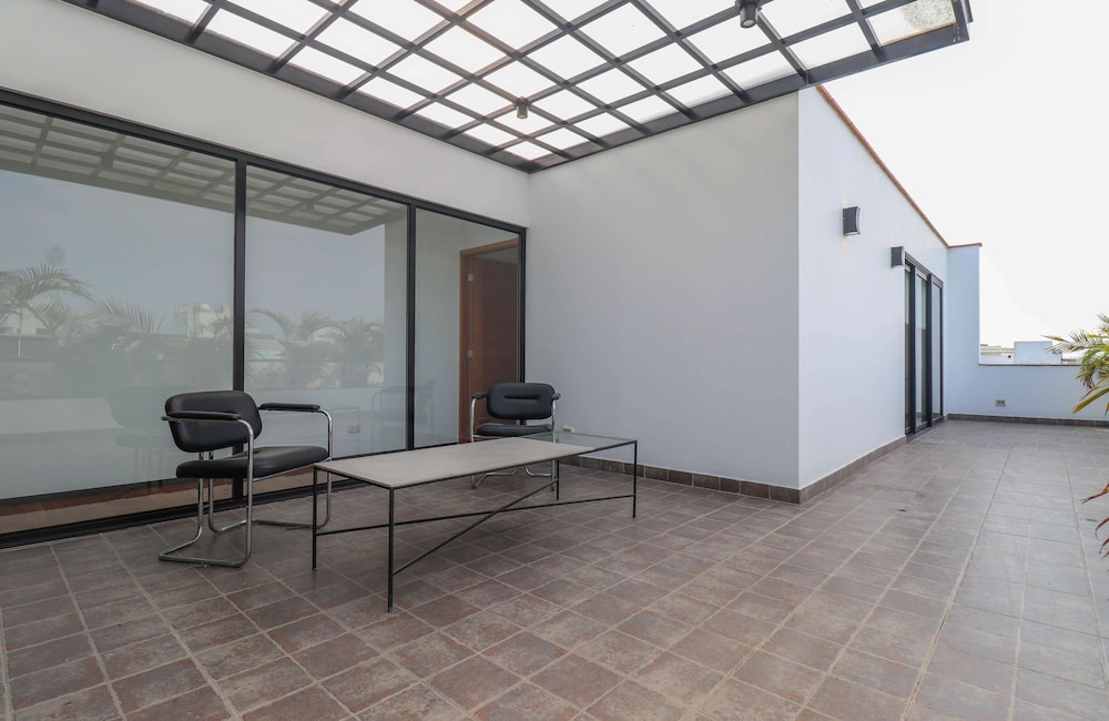 w Radiant 2BR w Modern Terrace in Miraflores