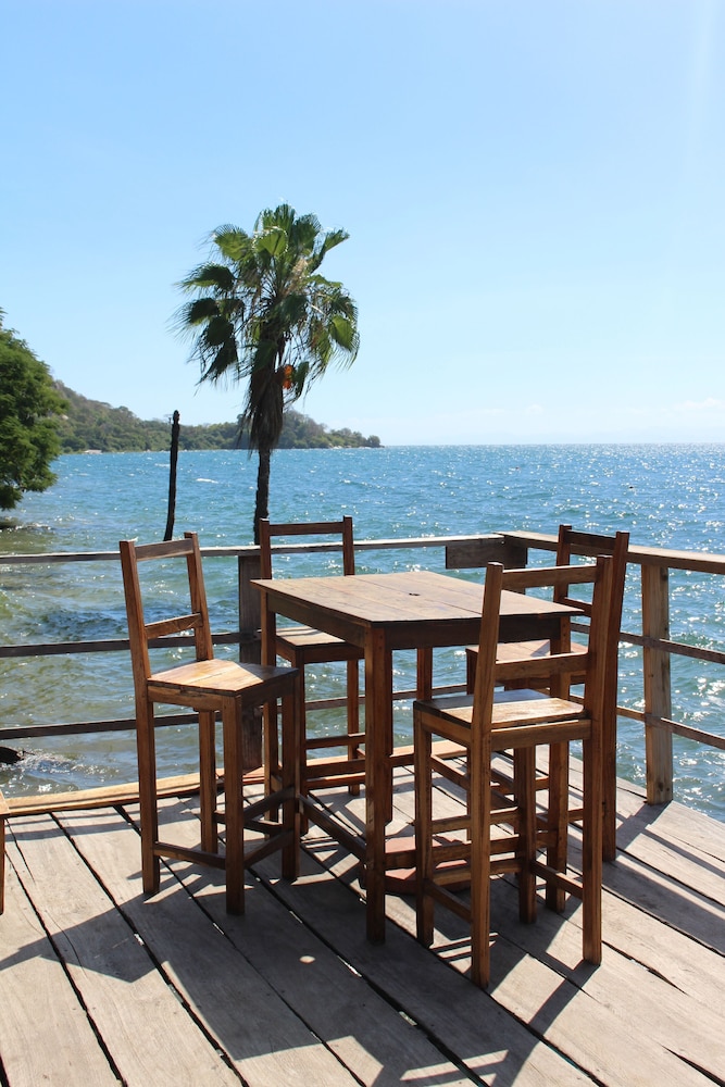 Nkhudzi Beach Lodge