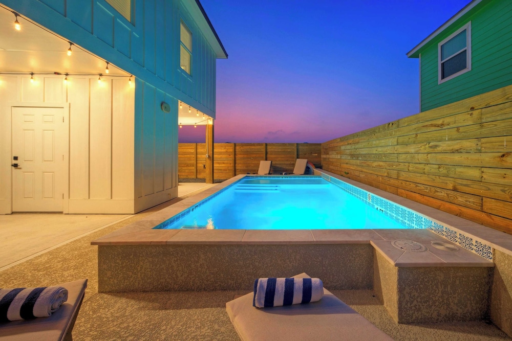 Private Pool, by the Nature Preserve, Sunset Views Tux