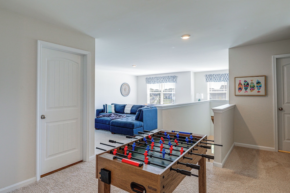 Game Room + Patio: Spacious Ocean View Home