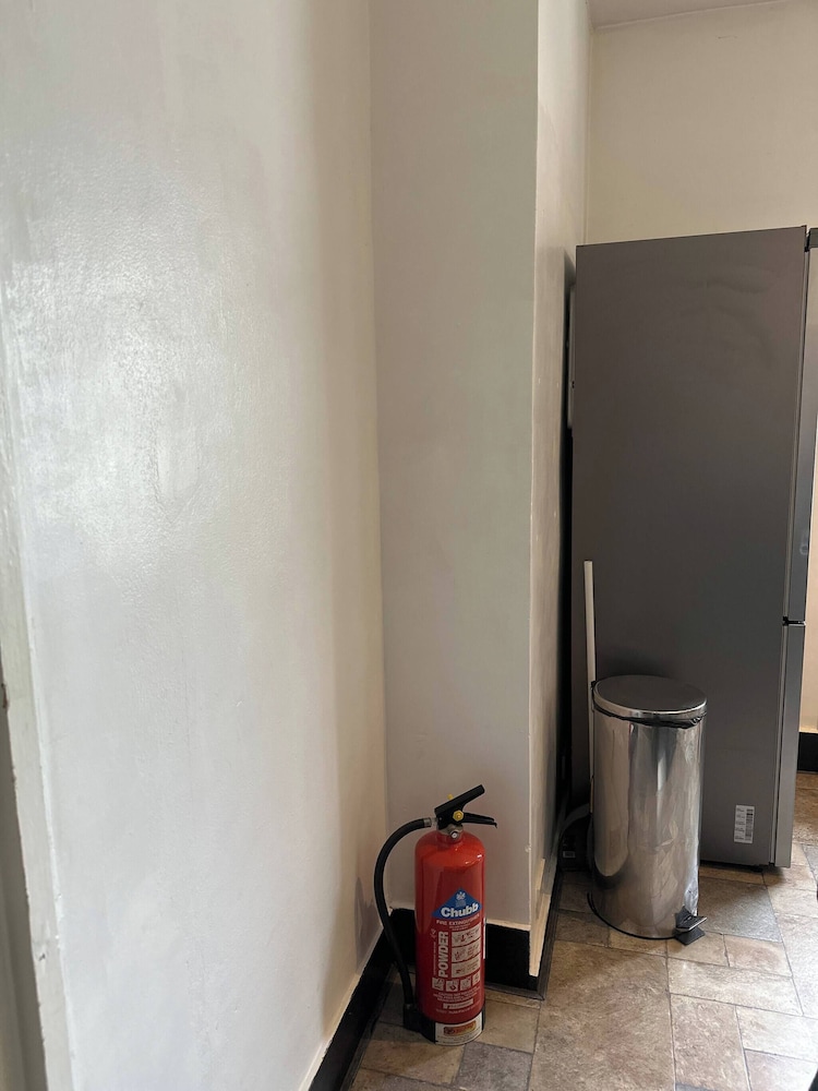 Bright Open-plan Apartment in Welling, South East London
