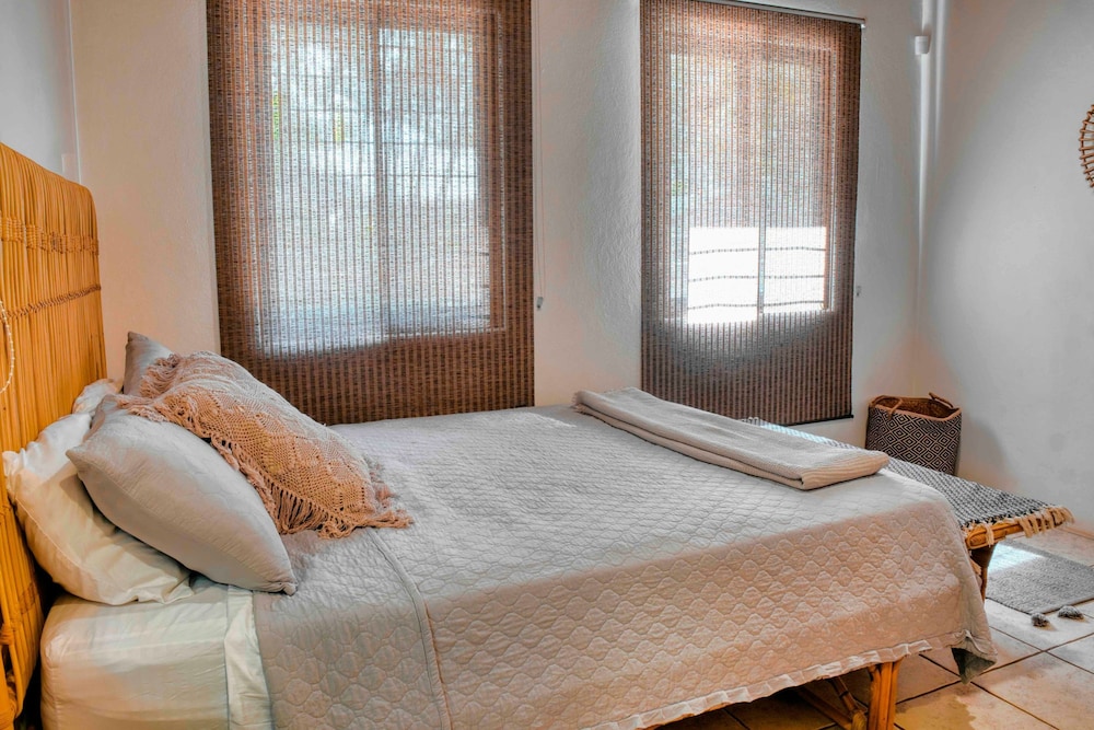 Casa Bonita - 5BR With Pool Walk to Beach