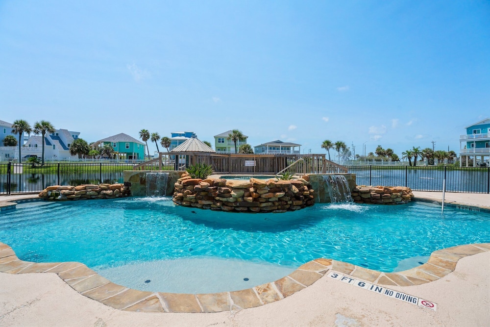 Chancla - Pet Friendly! Community Pool!