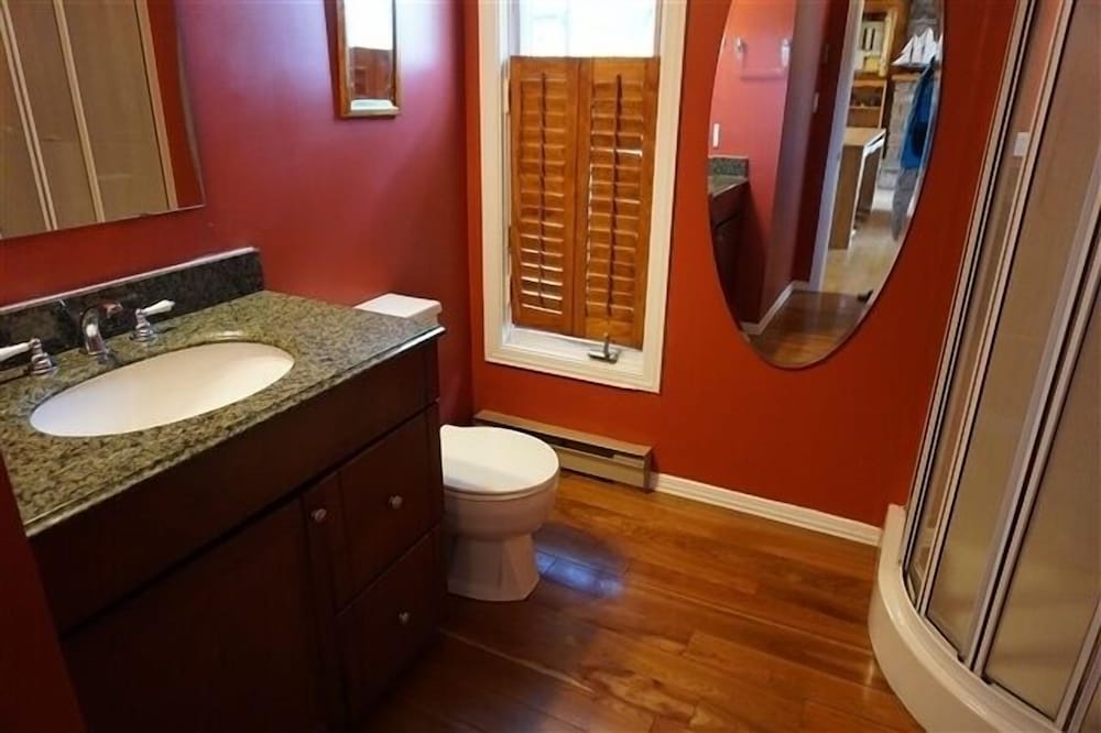 432 Weslemkoon Lake 4 Bedroom Cottage