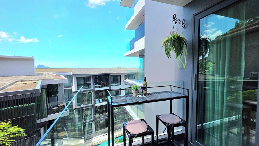 Room-a301- 1 Bedroom Corner Condo Forest