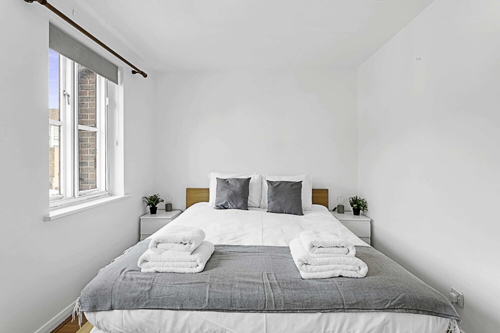 Beautiful Three-bedroom House in Richmond view 2