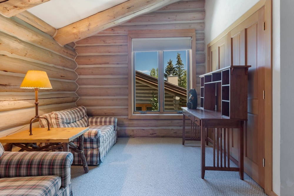 Pine Inn at Trail's End Lodge - Three Bedroom Residence with Spa #3 3 Condo