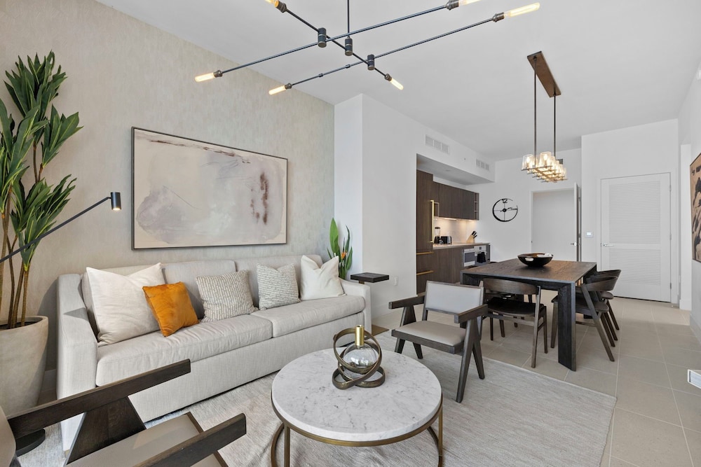 Lux Studio W City Views and Pool