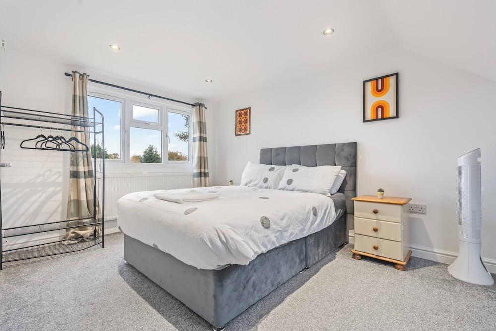 Beautiful 5 Bedroom Home in Coventry 14min to NEC