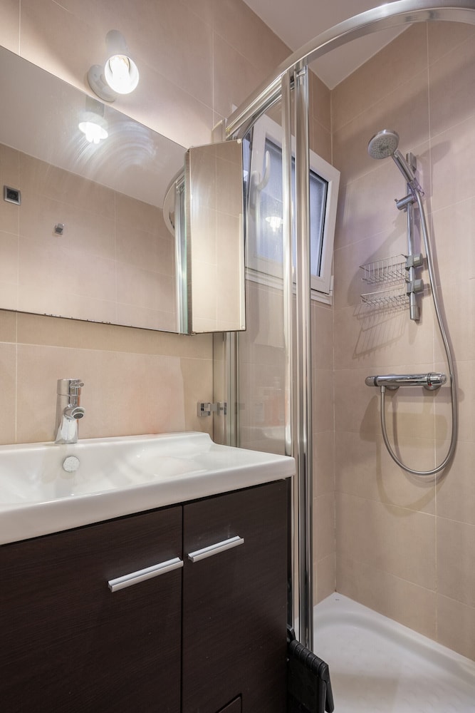 Prado in Madrid With 1 Bedrooms and 1 Bathrooms