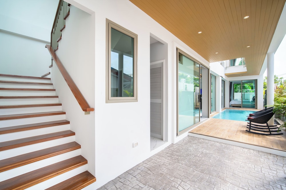 Classic Modern Pool Villas Rawai 3BR