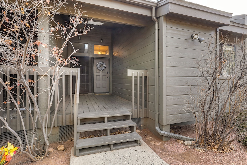 Cozy Flagstaff Condo in Country Club Community!