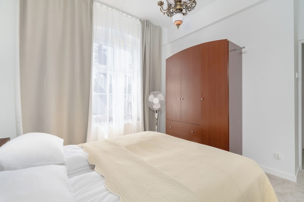 Poznan Apartment With Parking by Renters