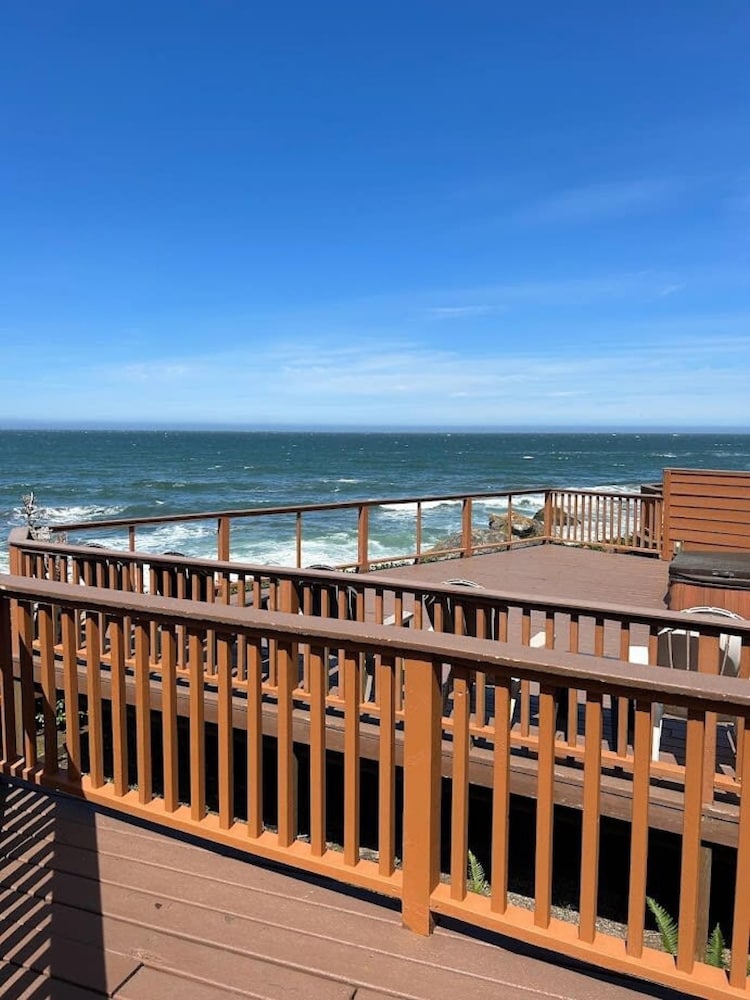 Ocean Front Cabin 17 Jacuzzi Remarkable Views
