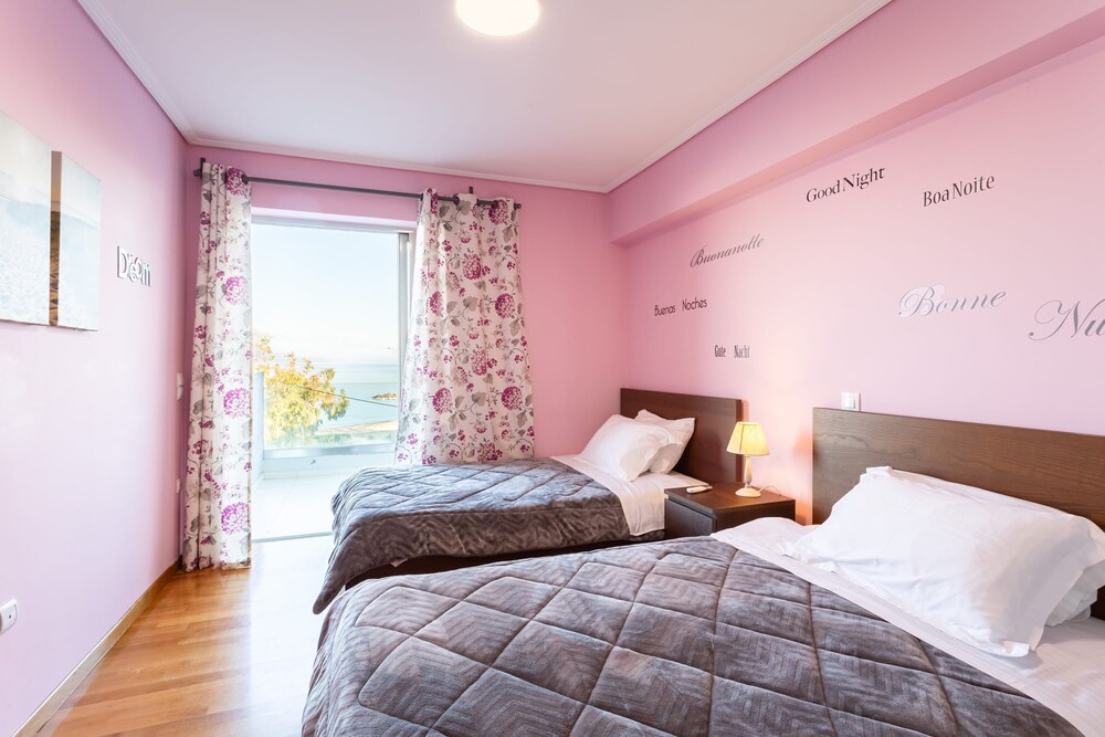 Beachfront Artemida Retreat - Peony Seabreeze Gem