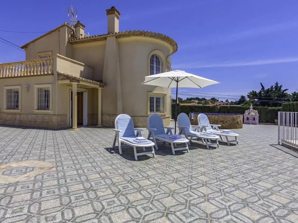 Charming Holiday Home in Calpe With Barbeque