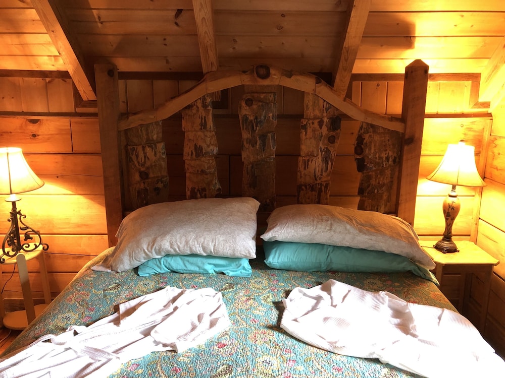 Gatlinburg Mountain Magic Hot Tub Cabins view 2