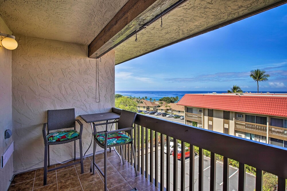 Kona Condo w/ View, Walk to Beach & Restaurants view 4
