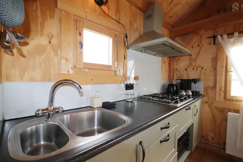 2 Adjacent Houses With Lots of Privacy