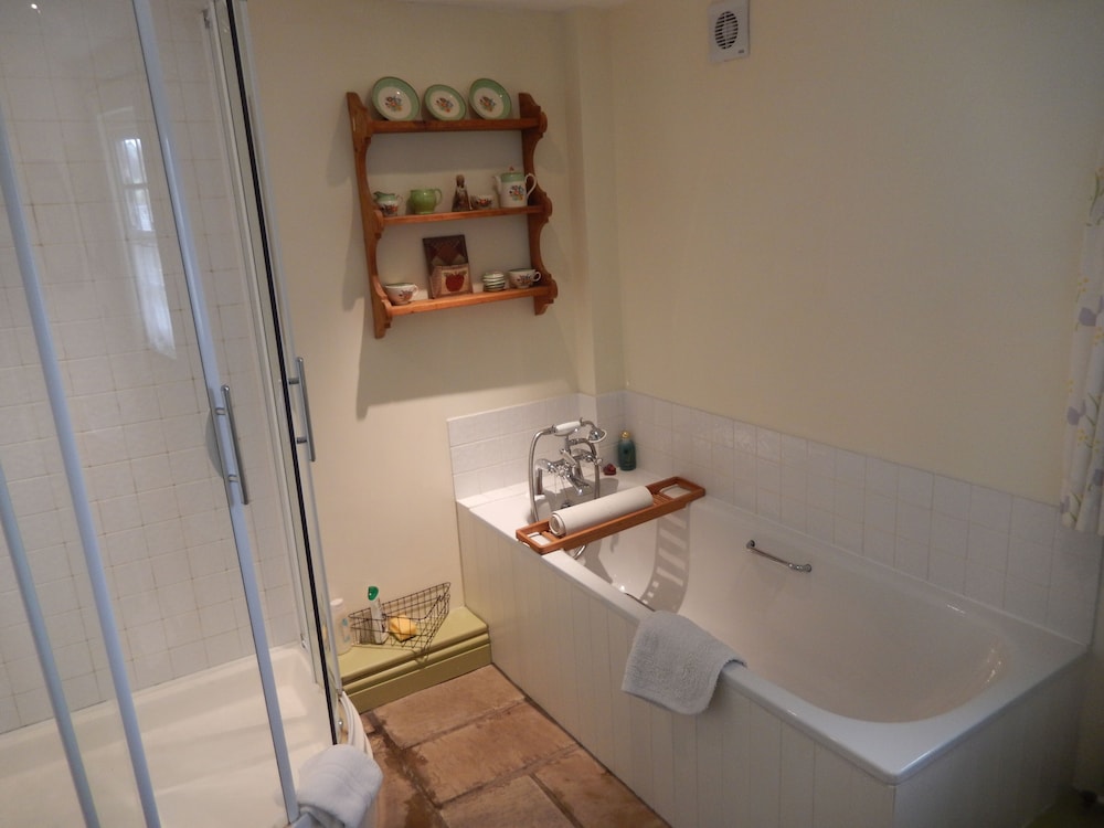 Alltybrain Farm Cottages and B&B