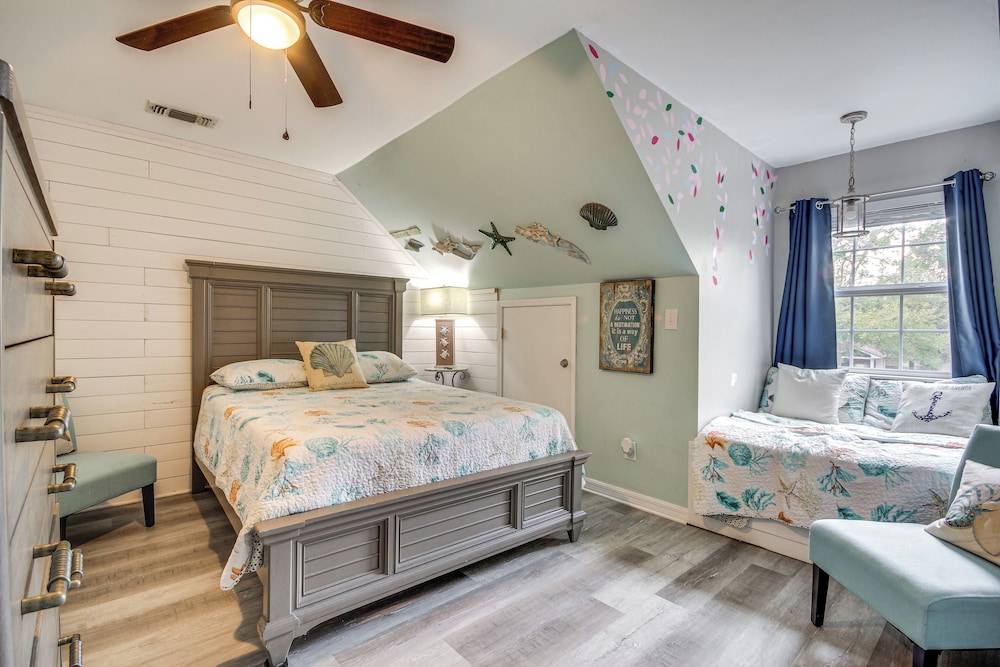 < 1 Mi to Waveland Beach: Spacious Family Home