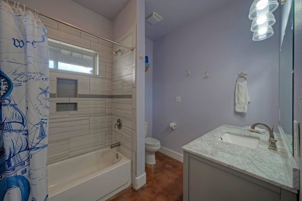 Leave of Absence Luxe Coastal Stay w Pool Outdoor Dining Minutes to Beach