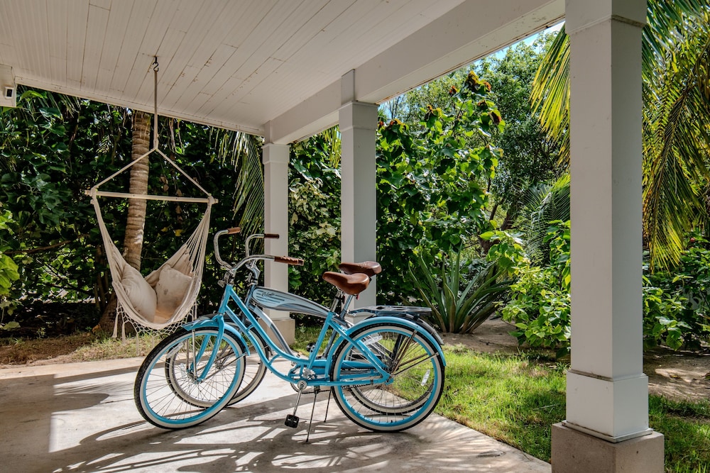 Seaduced - Brand New Luxury Beachfront Estate With Pool 4 Bedroom Home