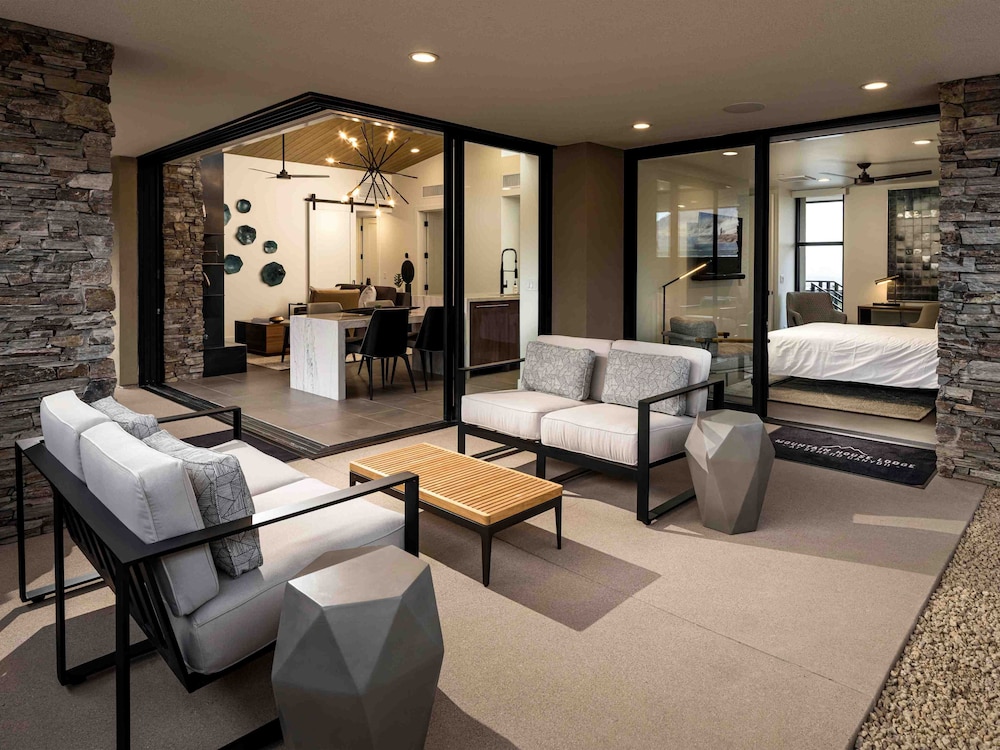 Mountain House Lodge at Sereno Canyon