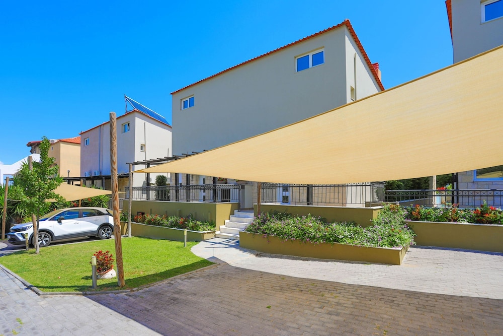 Sunny Villa Epta in Chaniotis
