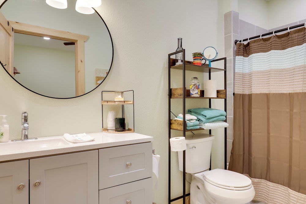 Paddle, Play & Relax: Home w/ Pioneer Lake Access!