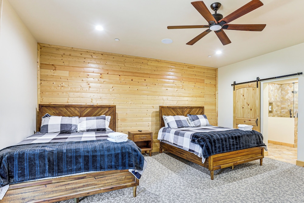 Hot Tub + Game Room: Mtn-view Retreat in Big Bear!