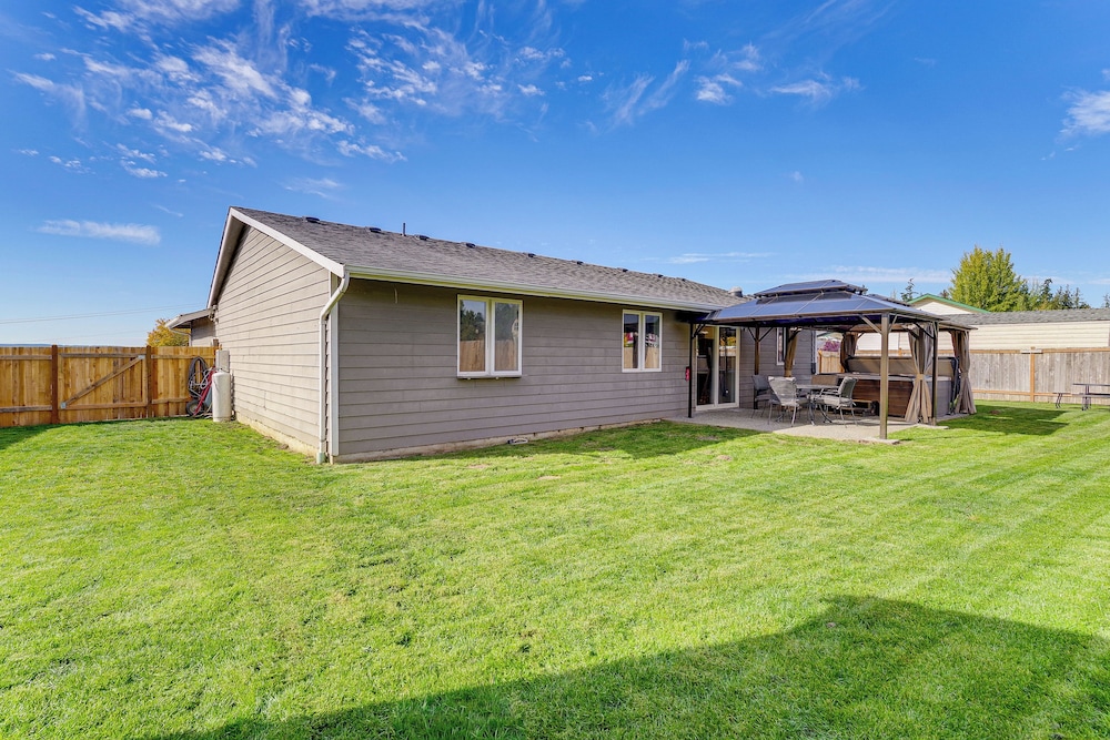 Explore Camano Island Beaches! Family Home w/ Yard