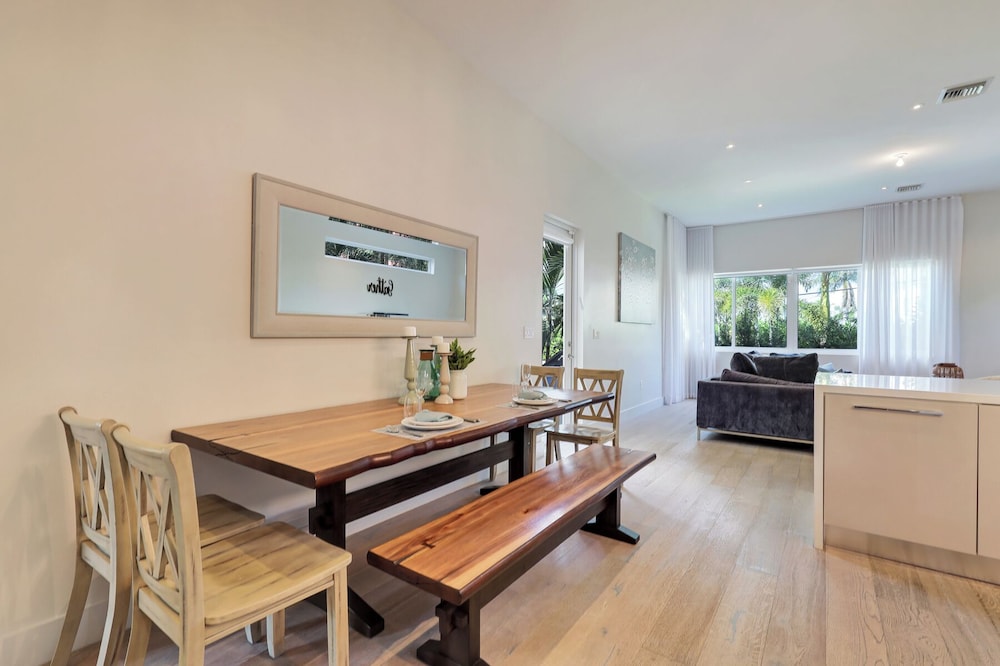 Luxurious Beach Retreat w/ Heated Pool&basketball