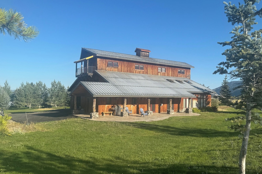 On 20 Scenic Acres: Mtn Retreat in Star Valley