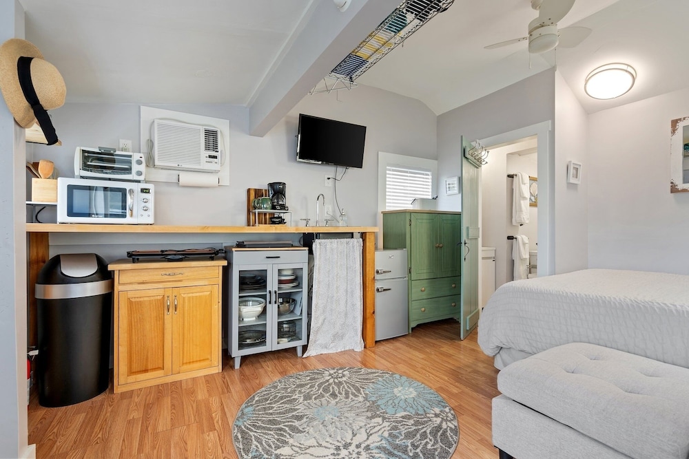 Just Beachy Charming Studio!