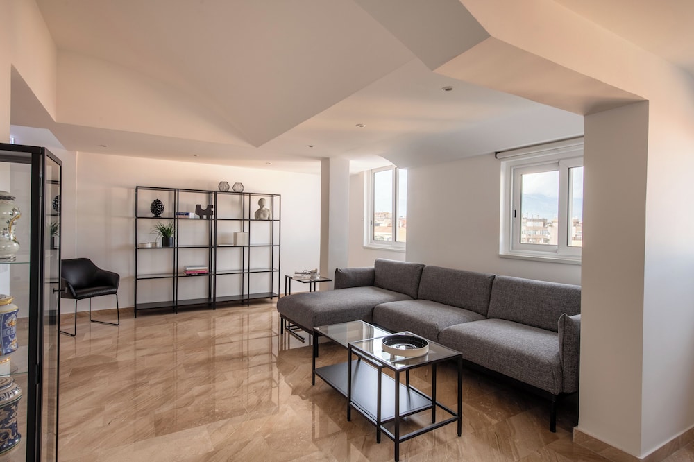 Ruggero City View apartment by Wonderful Italy