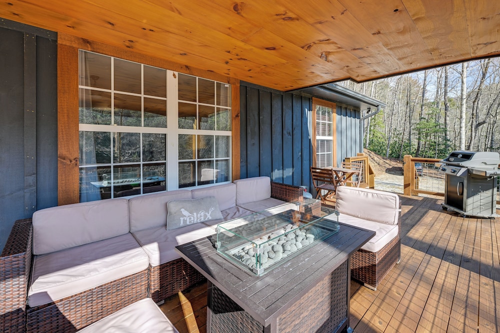 Covered Deck & Fire Pits: Cabin in Cashiers